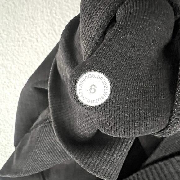 Lululemon Women Solid Black Ebb to Street Long Sleeve Cropped Top Built In Bra 6 - Picture 5 of 7